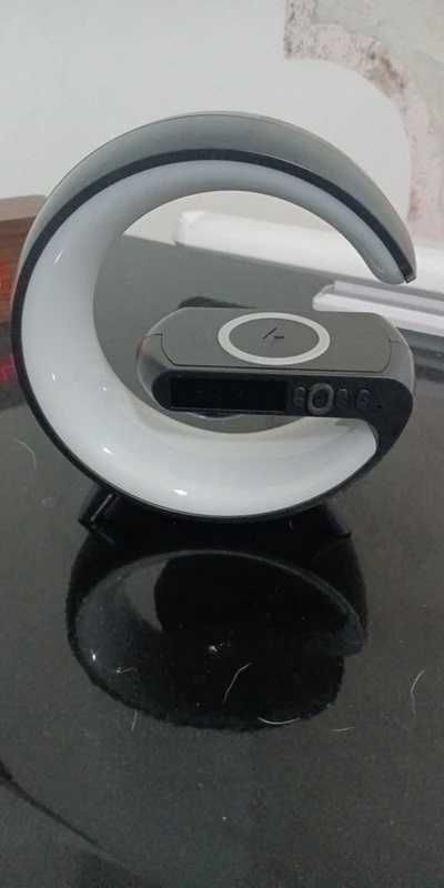 Безжично QI зарядно за бързо зареждане 15W с RGB LED лампа и часовник