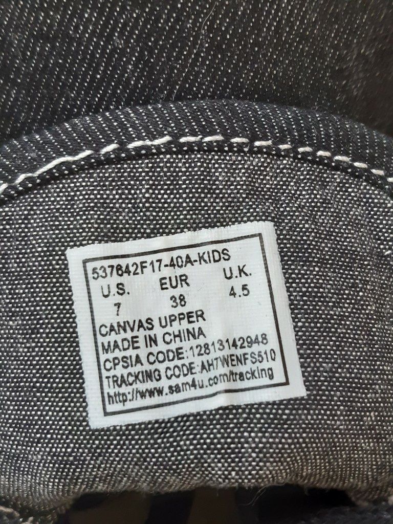 LEVI'S оригинални детски нови 38/39