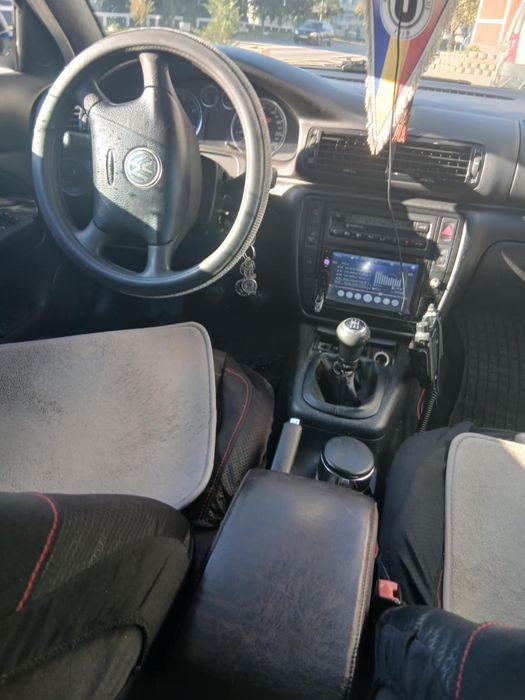 Vand masina in stare buna.