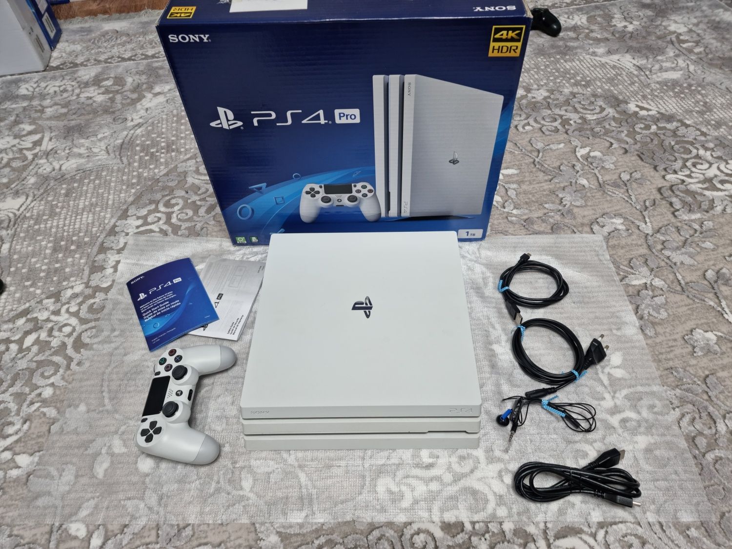 Sony Playstation 4 PRO 1 ТБ с 4K HDR, 1 оригинал джойстик. Ревизия 3.