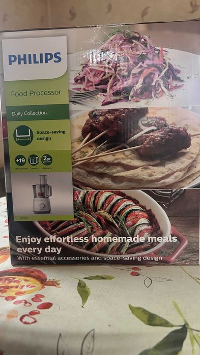Продавам чисто нов неотварян Кухненски робот PHILIPS HR7320/00