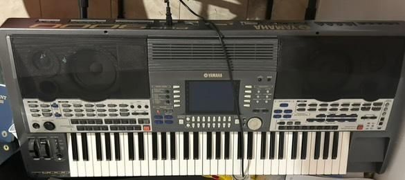 Vând orgă Yamaha 9000