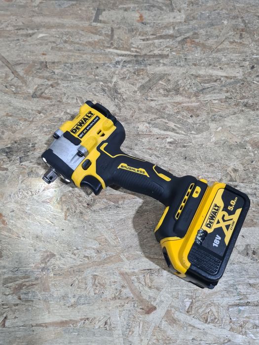 Impact cu patrat 1/2 DeWalt DCF921  putere 406Nm