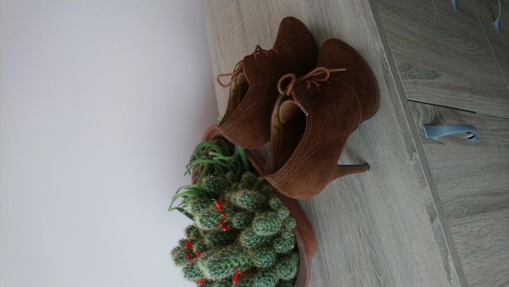 Дамски обувки високи