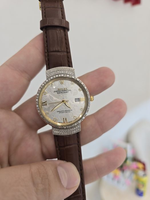 Золотые часы Ролексы с россыпью бриллиантов
750 пробы