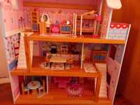 Дървена къщичка за кукли