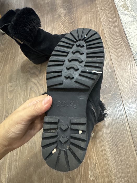 Продам зимниб обувь для девочки