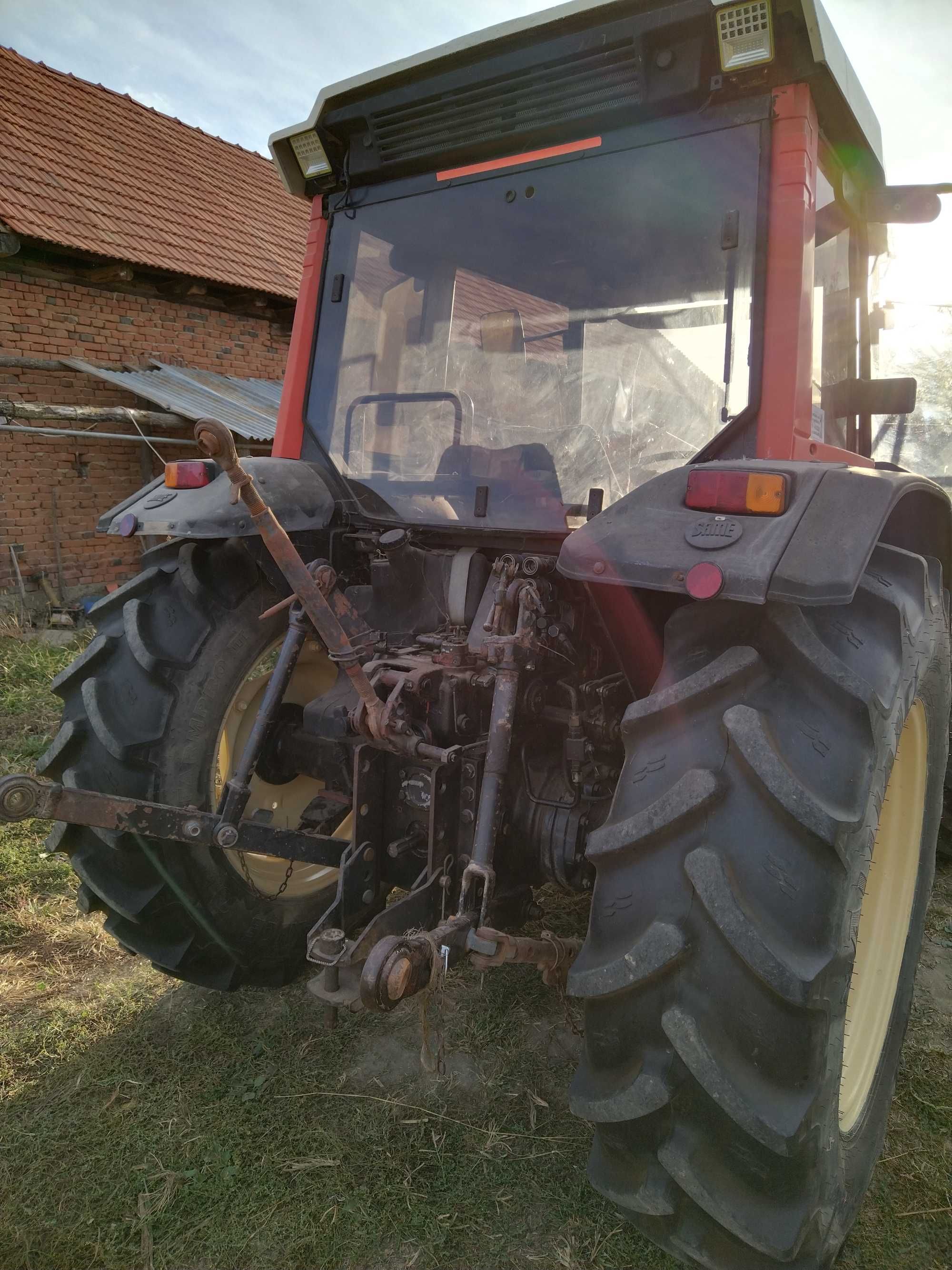 Vand tractor cu incarcator