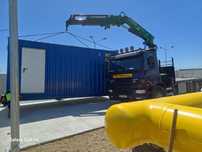 Transport camion cu macara