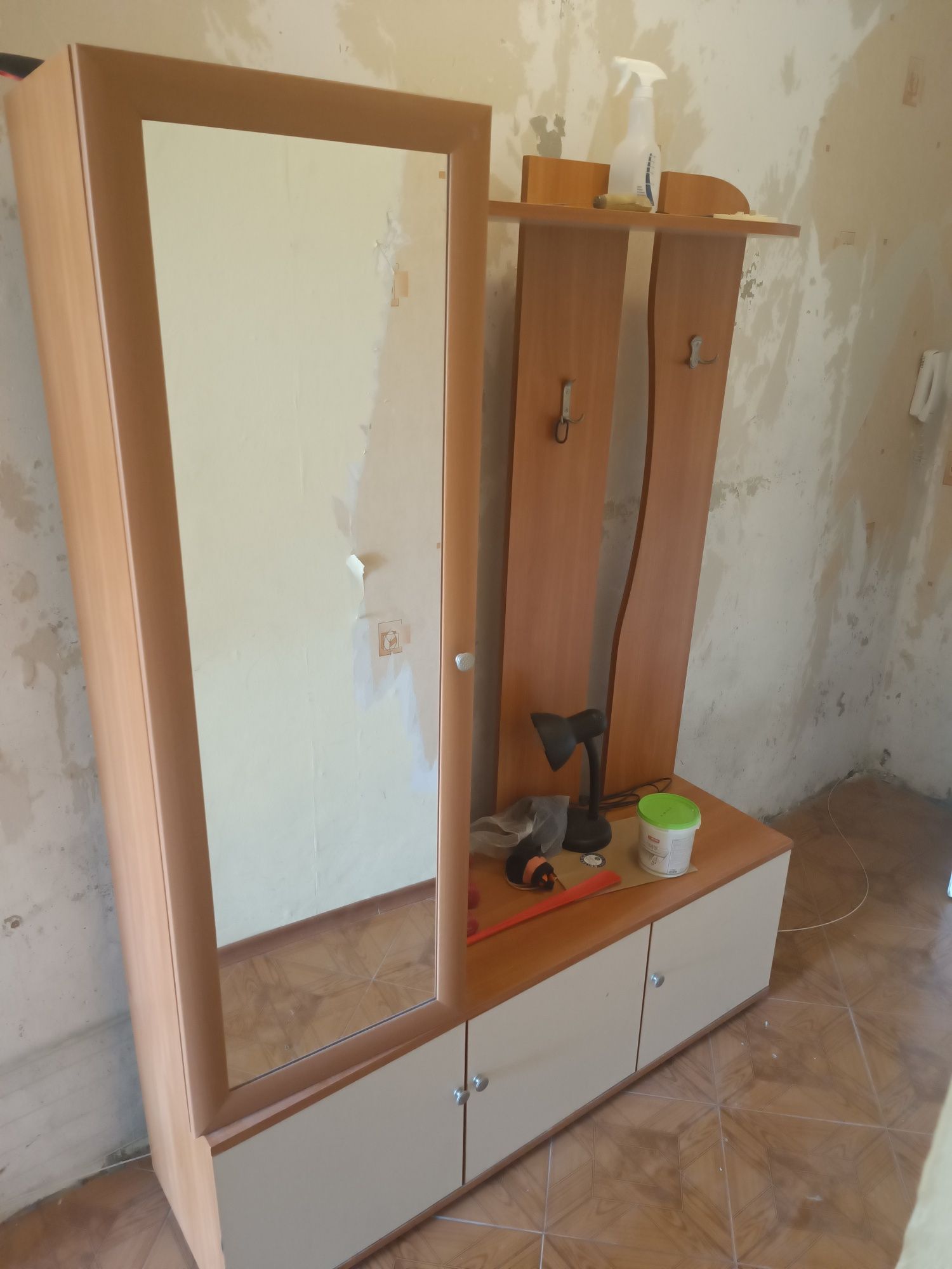 Продавам обзавеждане за спалня.
