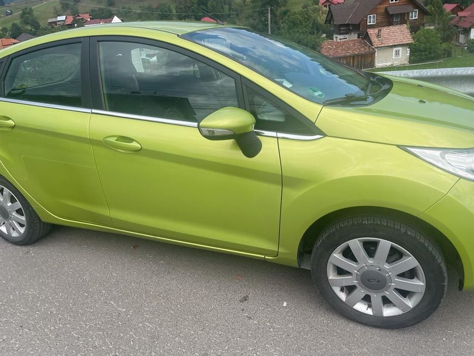 Vând Ford fiesta