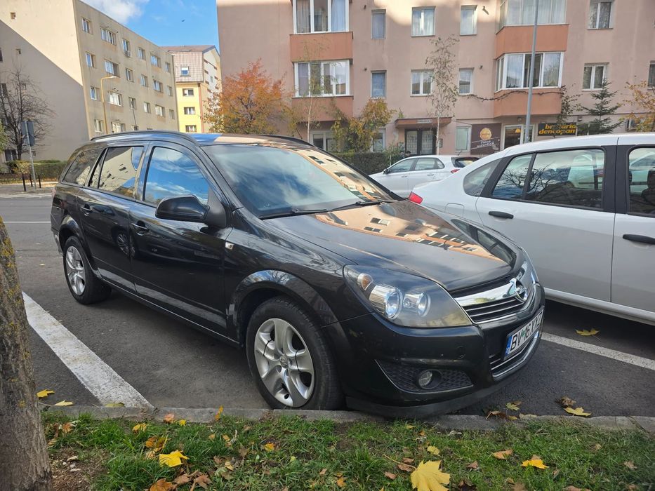 Opel Astra Diesel, 2012, senzori parcare, AC, + bonus roti schimb cu jante aliaj