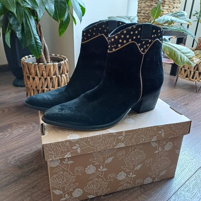 Ghete piele Megis