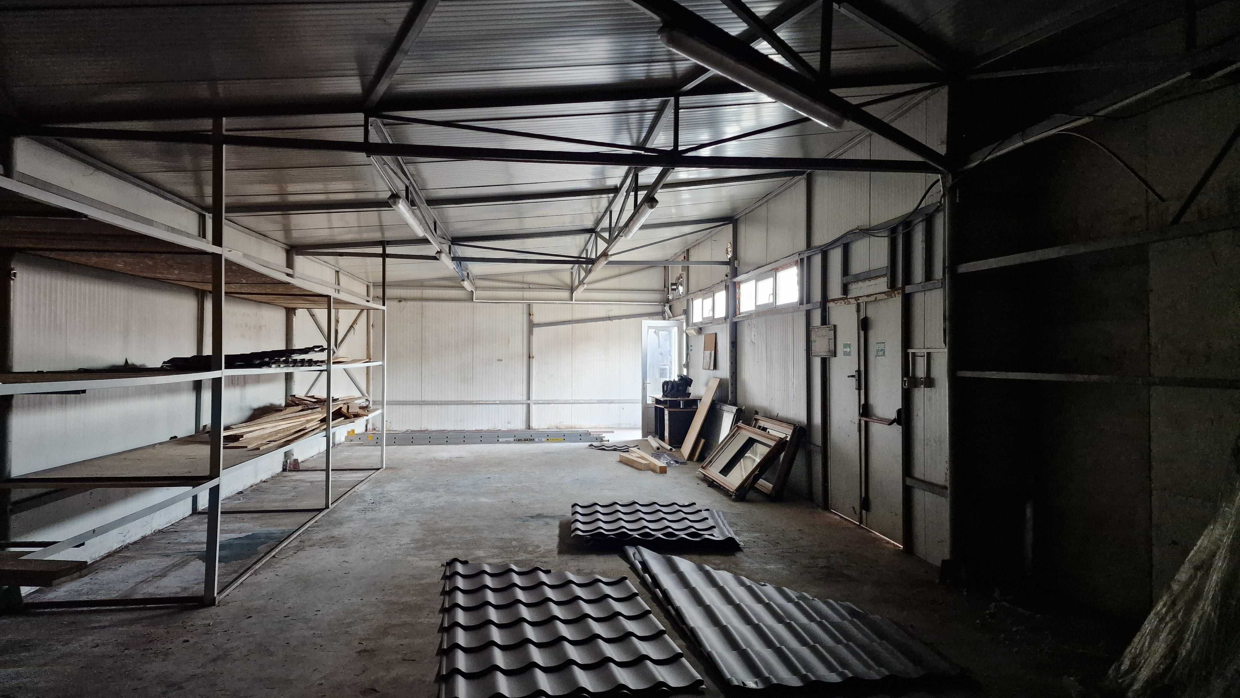 Vand cladire birouri si hala in Petrosani