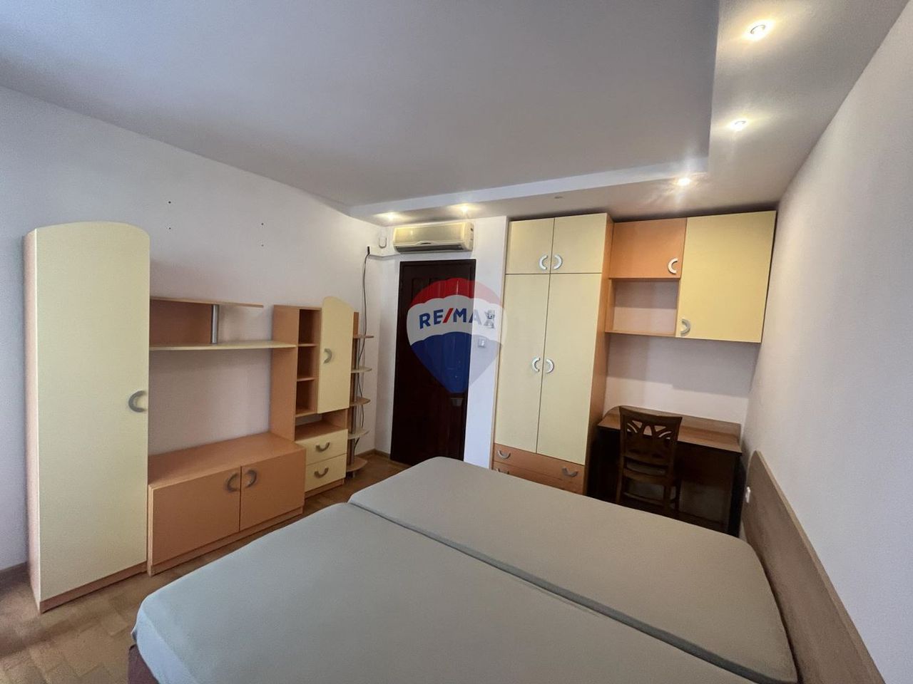 Продава се Тристаен апартамент в Варна, Спортна зала - 118 кв.м за 2204 €/кв.м - Снимка #10