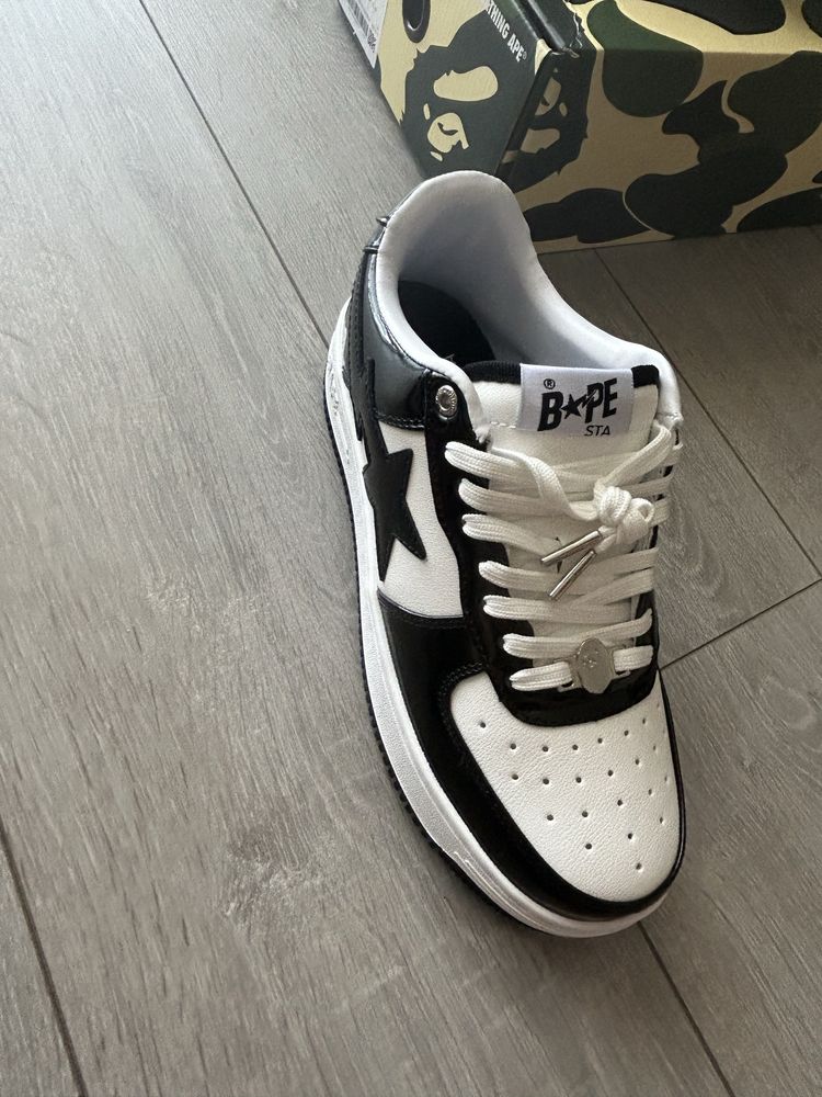 bapesta black and white