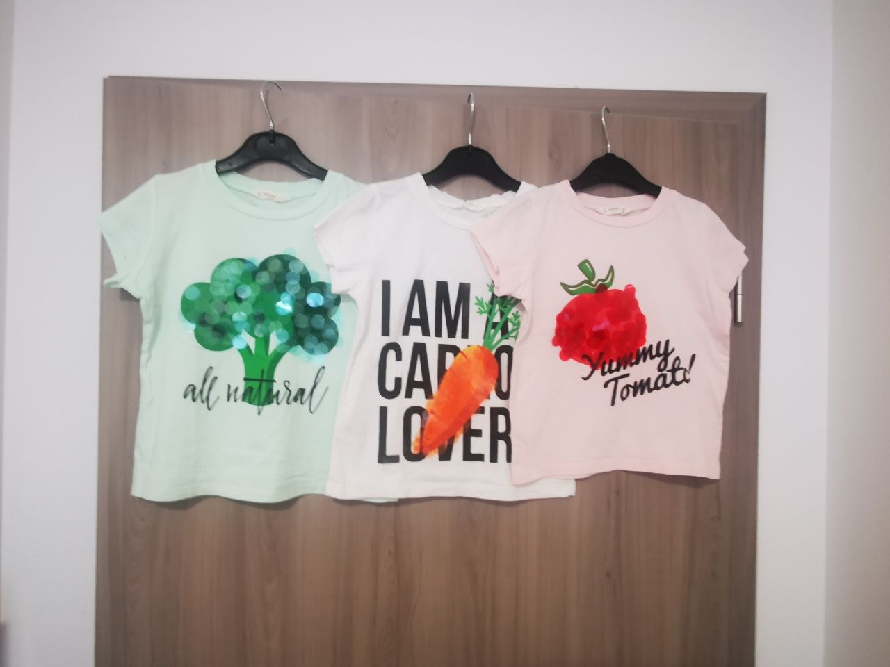 Lot tricouri Mango, pentru fetite 4-5 ani
