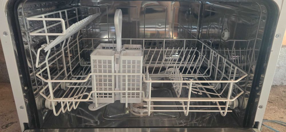 Съдомиялна Midea