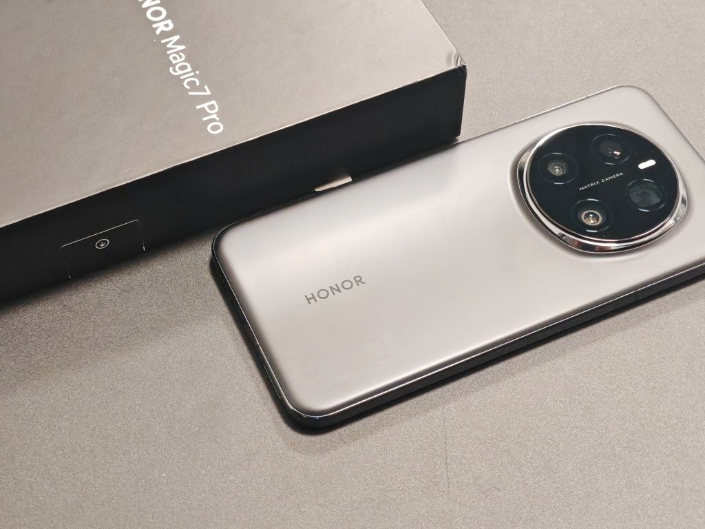 Като нов Honor Magic7 Pro 5G 12 GB RAM 512 GB ROM Black 21 м гаранция