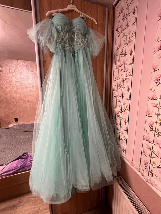 Бална тюркоазена рокля