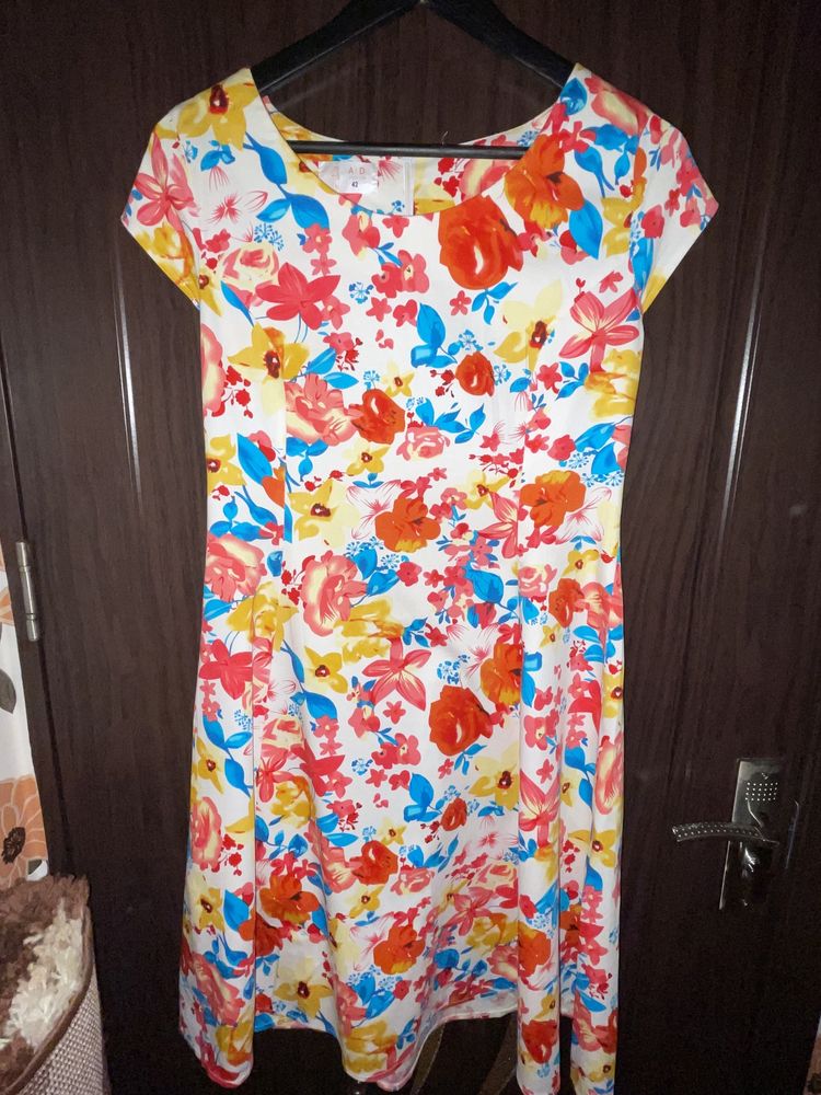 Rochie înflorată de vară