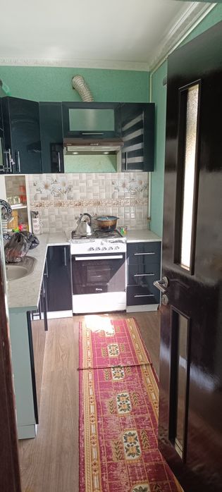 6-микрарайонда, 26 домда, 3-хонали,4 хона қилинган,кухня балконда