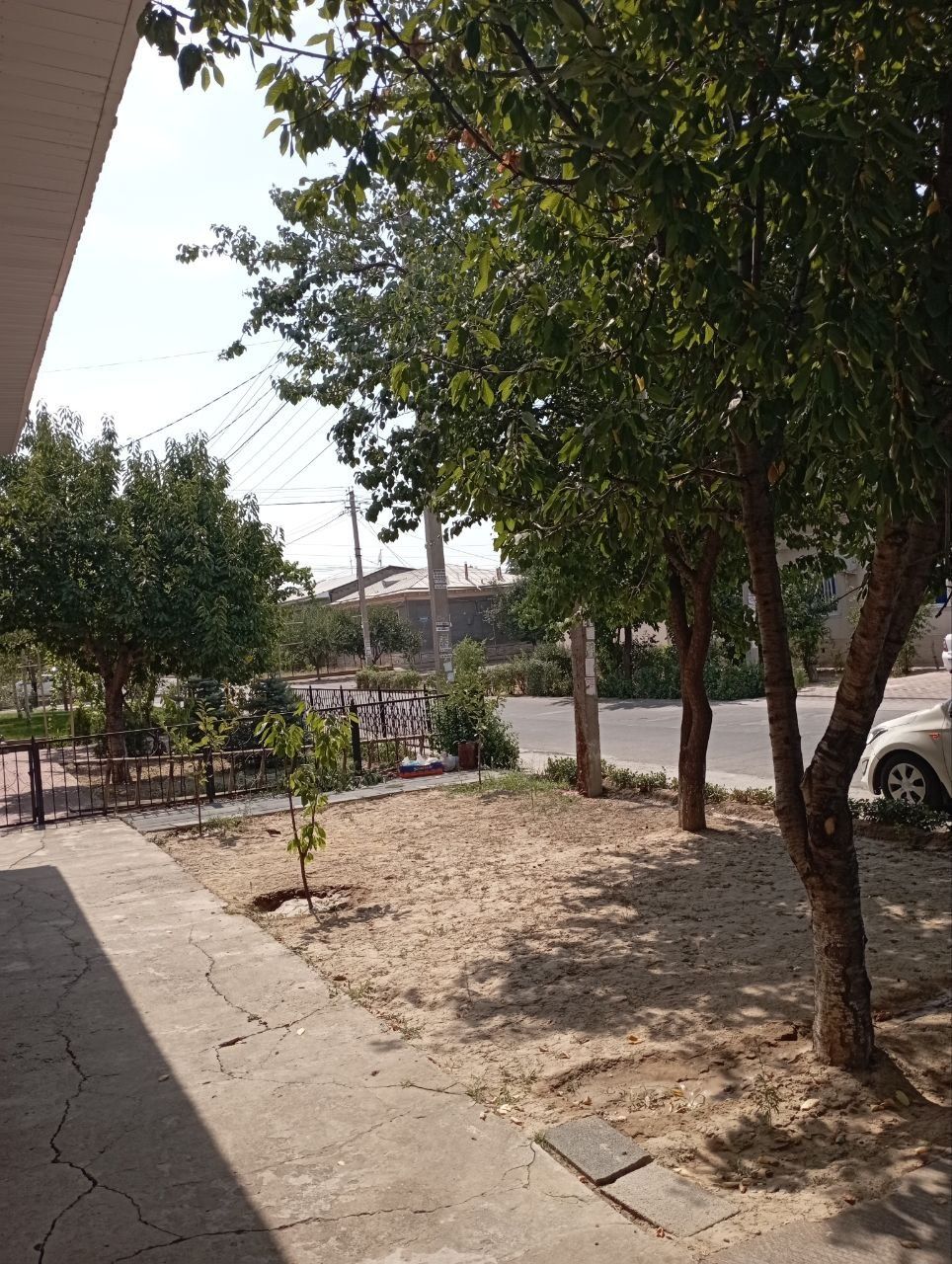Uchaska sotiladi

Uchtepa tumani 
Ko'kcha Oqtepa 
Sharq Yulduzi maxall