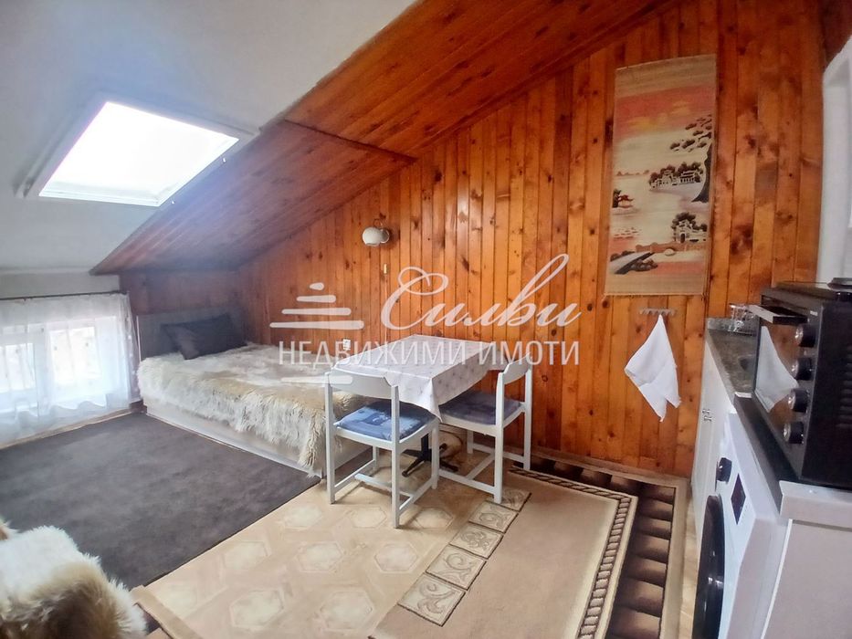 Едностаен ТУХЛЕН мансарден апартамент - кв. Болница!