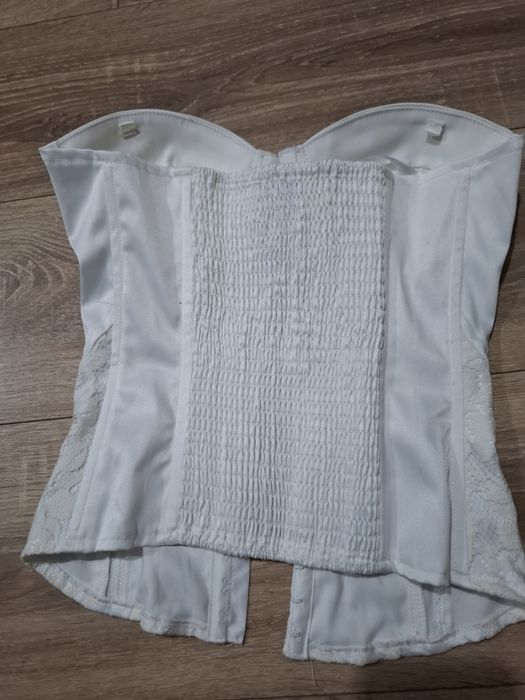 Corset alb cu dantela