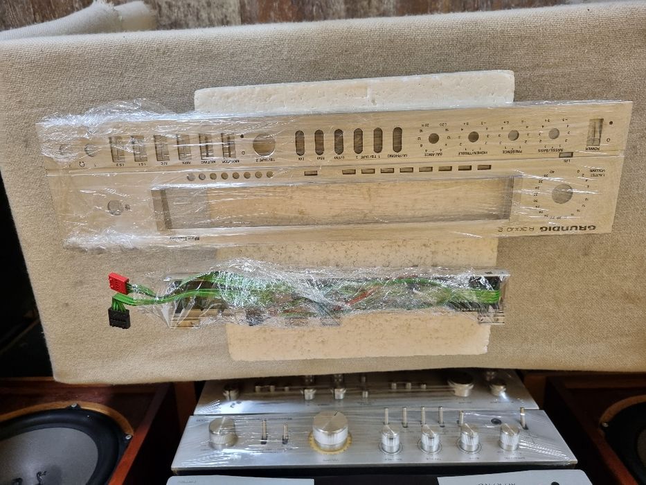 Panou frontal Amp Grundig R 3000-2. Impecabil.