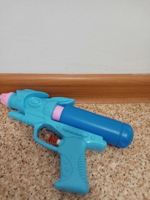 игрушка для мальчика водный пистолетик