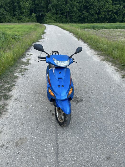 De vanzare scuter 49cc marca Iamaha Batin