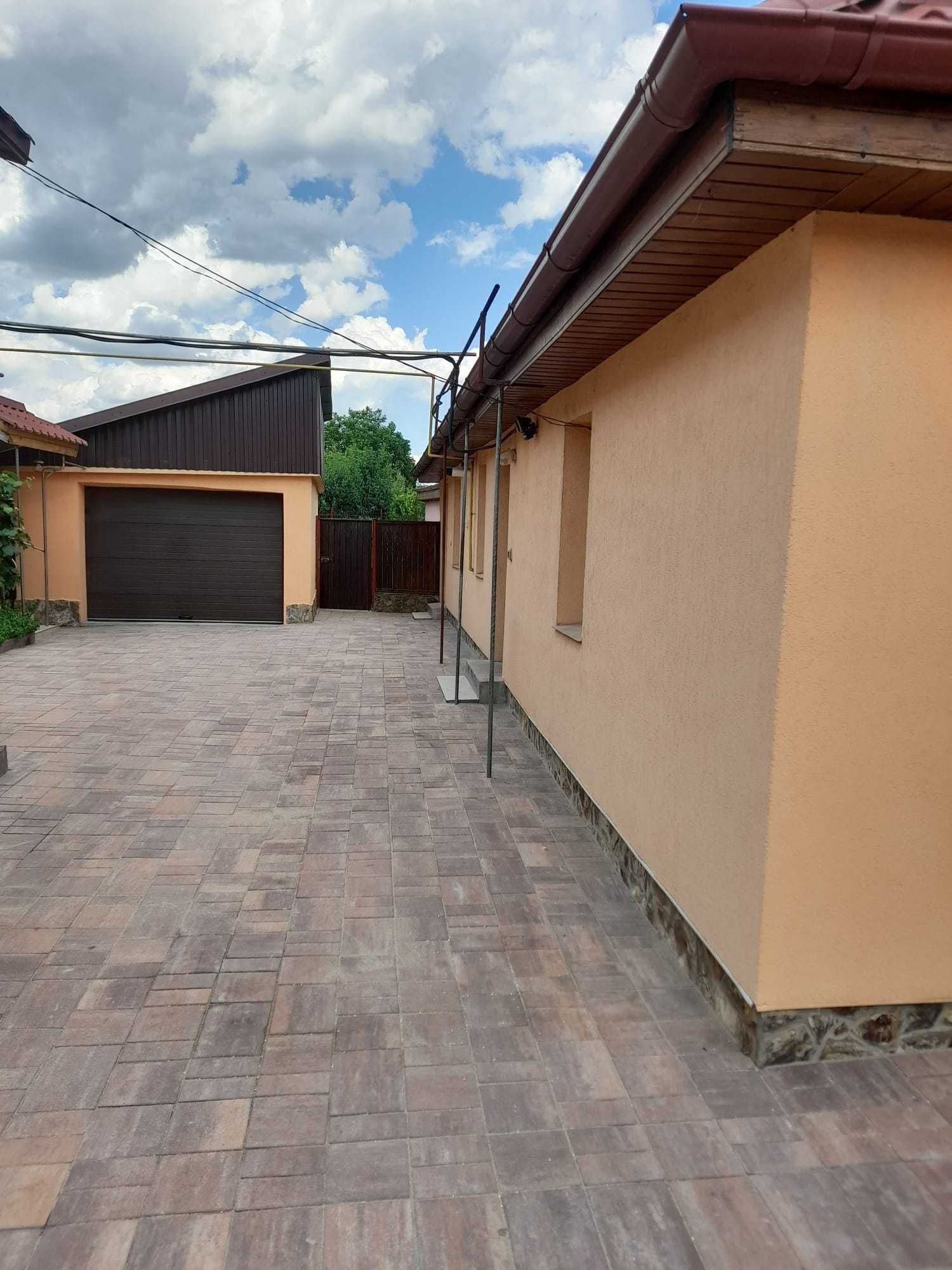 Casa cu doua corpuri de cladire în Sânicolaul Mic