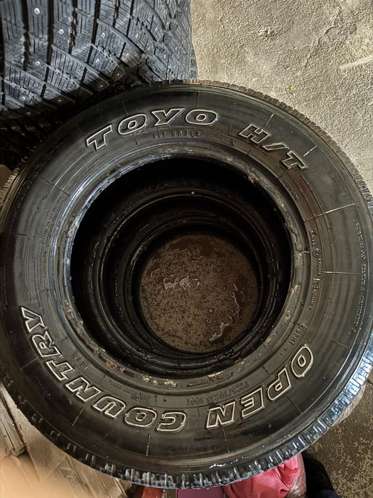 Продам шины TOYO H/T. 3 шт.