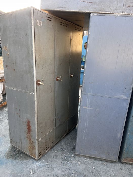 Metal shkaf, kiyim jovoni, zavod fabrikalarda foydalanish uchun qulay.