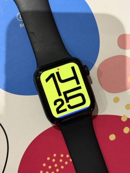 Apple Watch, модел SE 2022, 42мм, дамски вариан
