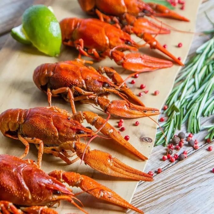 Царские раки, икра, рыба, крабы