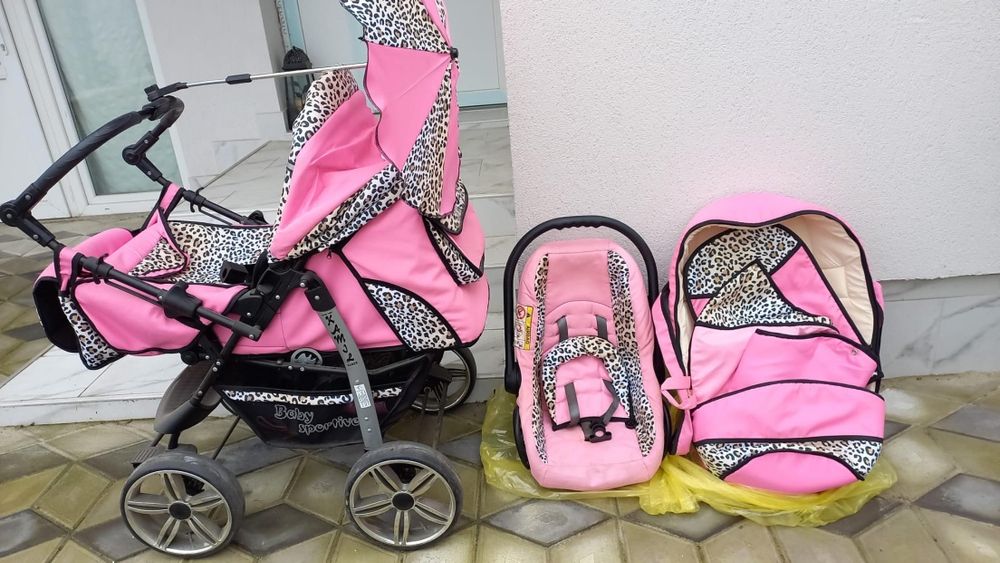 Cărucior pentru fetițe