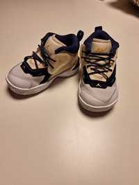 Adidasi Nike Jordan bebelusi eur 21