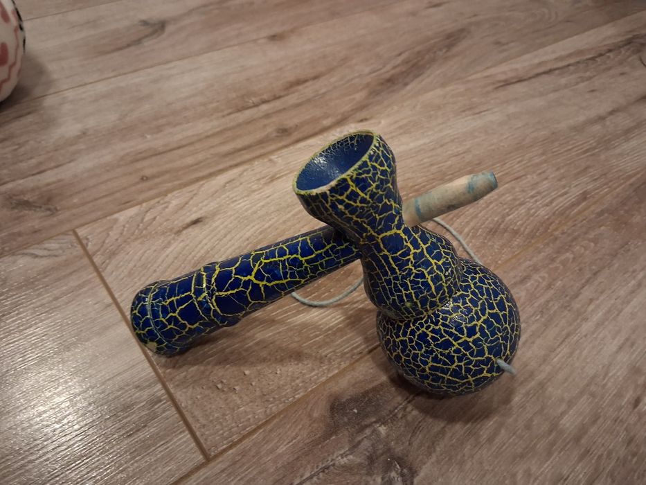 Kendama albastra