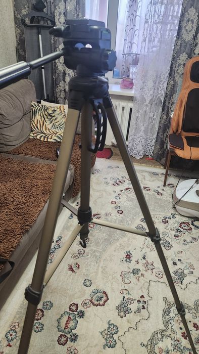 Продам штатив для фото видео съемки