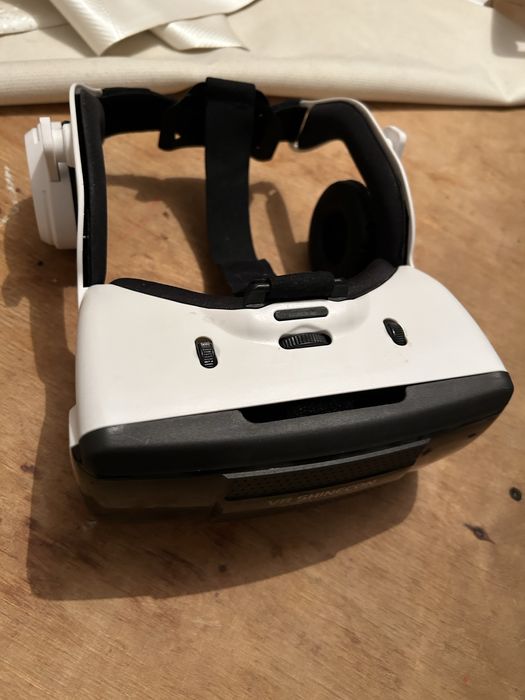 Срочно продам Vr очки только для просмотра фильмов, и.т.д. + джостик