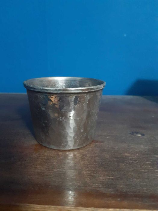 Продавам сребърна чаша