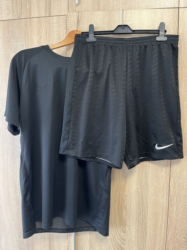 Nike тренировъчен екип