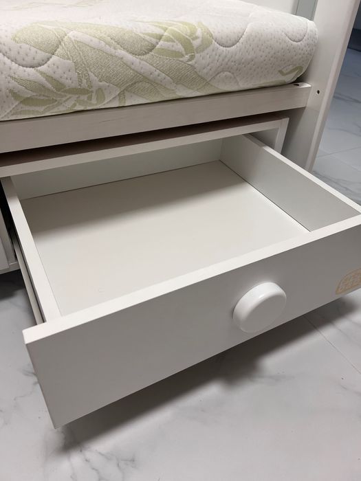 Бебешко легло/креватче с люлеещ механизъм