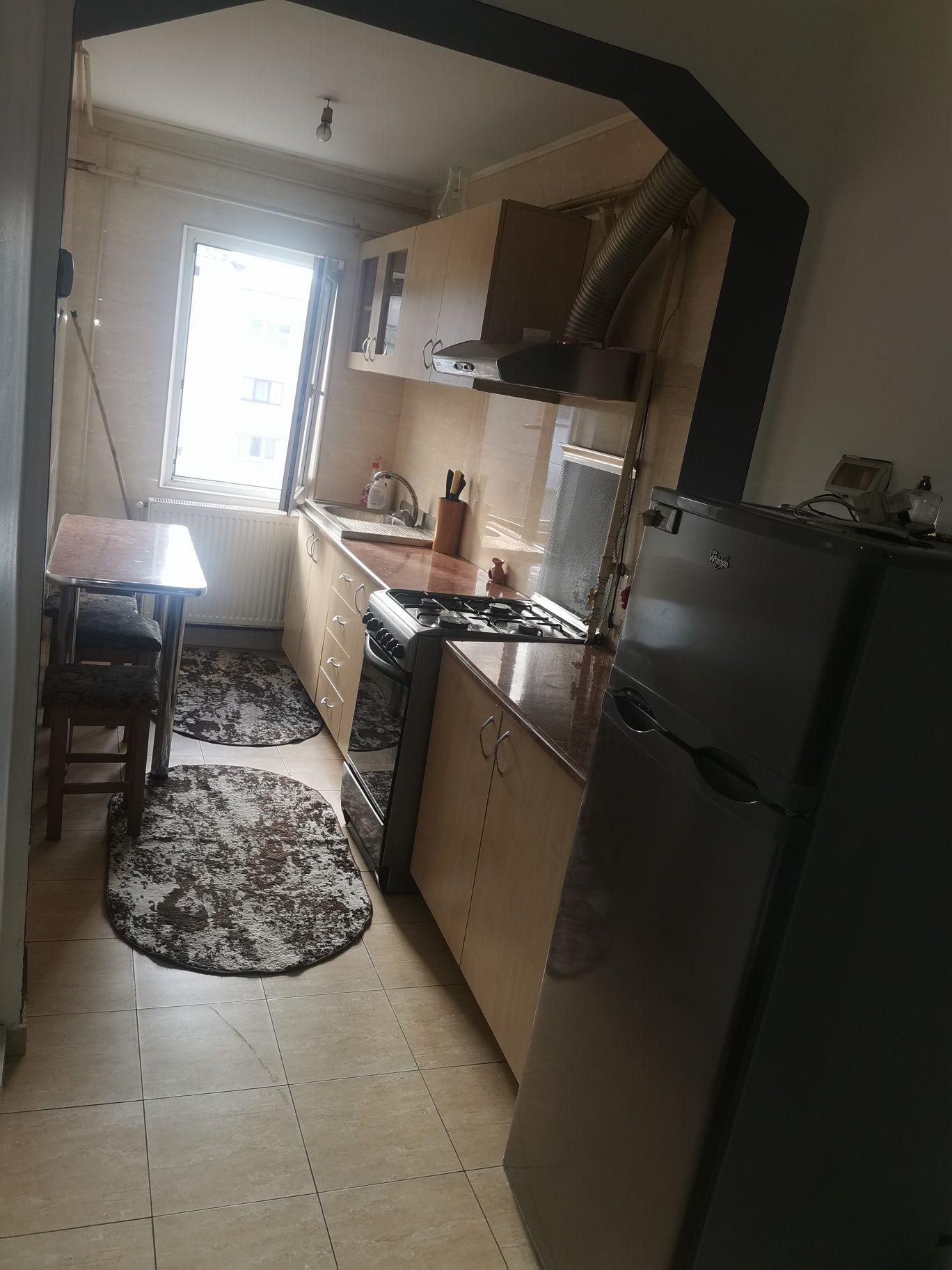 Vând apartament sau schimb cu casa