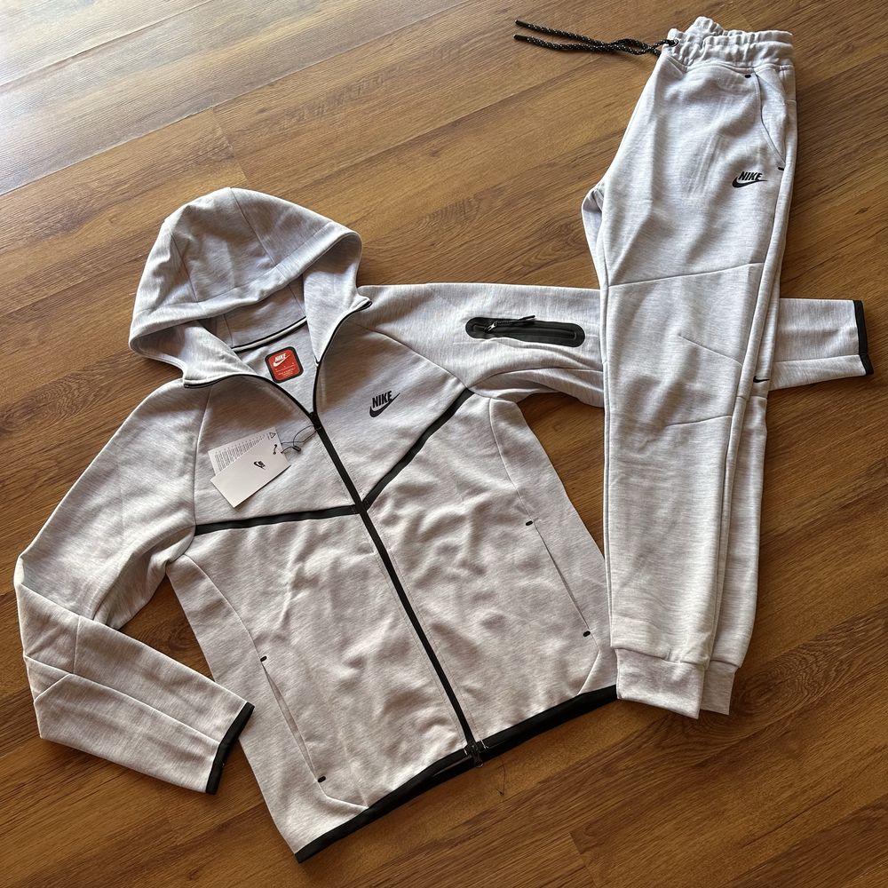 Мъжки,памучен,сив екип Nike с активен джоб на долнището