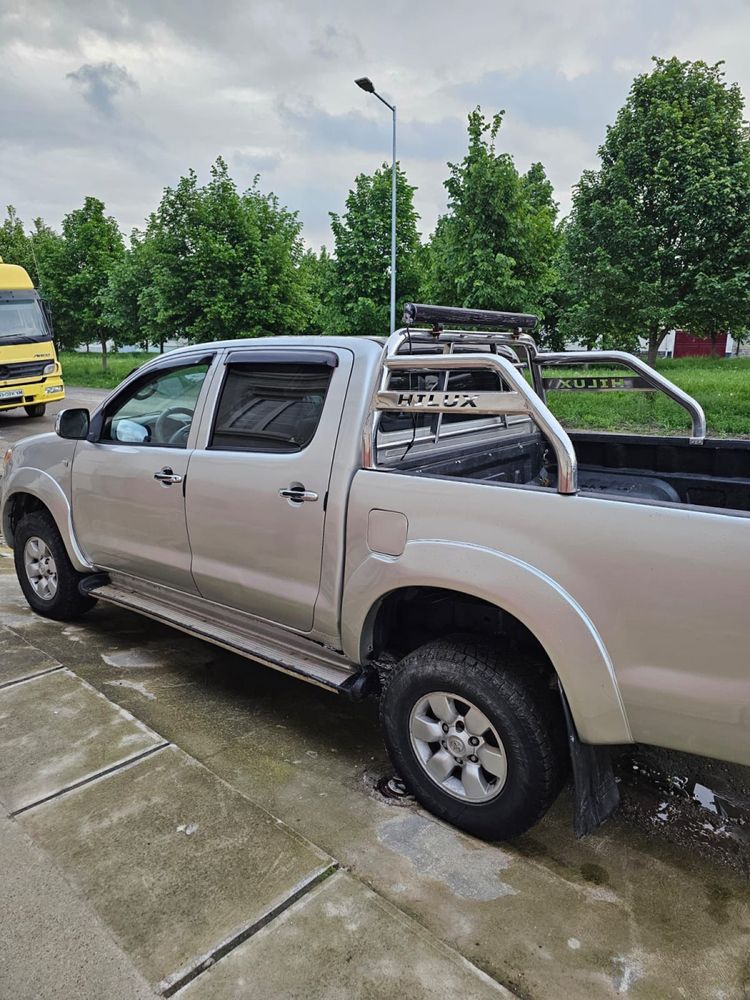 Vand toyota hilux ,an 2008