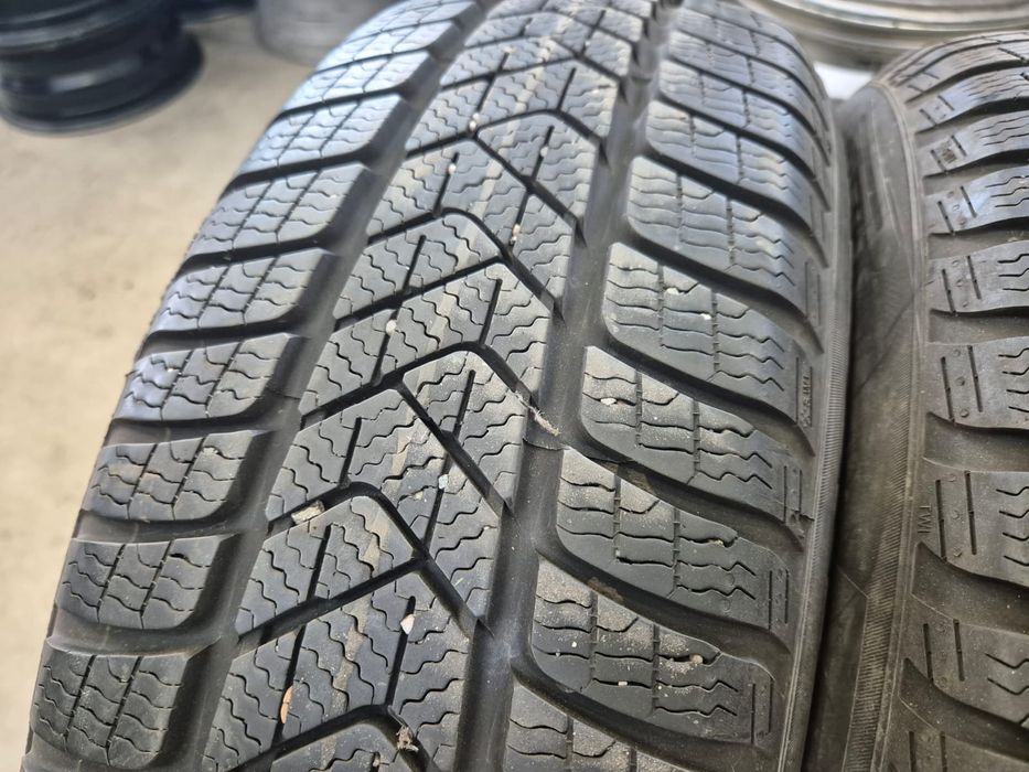 2 anvelope iarna Pirelli 205 60 17 stare foarte bună