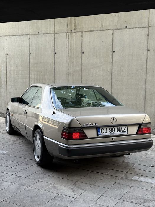 Mercedes w124 coupe / vehicul istoric / AC / piele / pilot automat